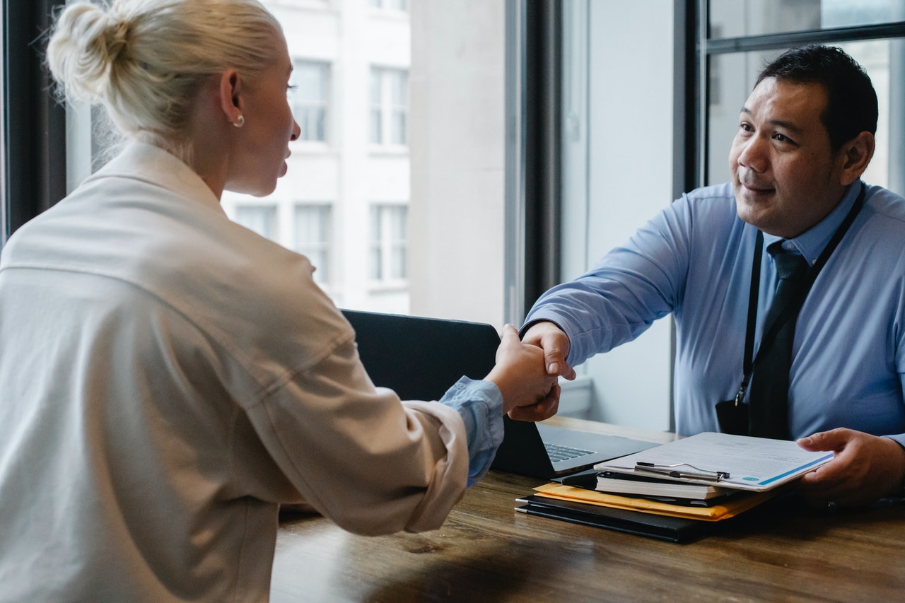 how companies choose suppliers